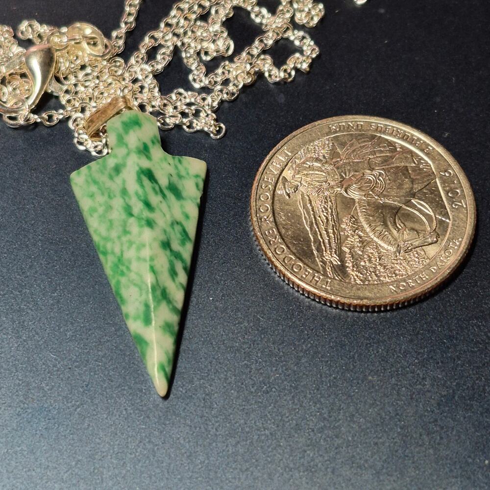 Grossular Garnet Arrowhead Pendant Necklace, 3/4" 925P 18" Cable Chain